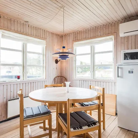 Semesterbostad Holiday Henne Xcix Henne Strand
